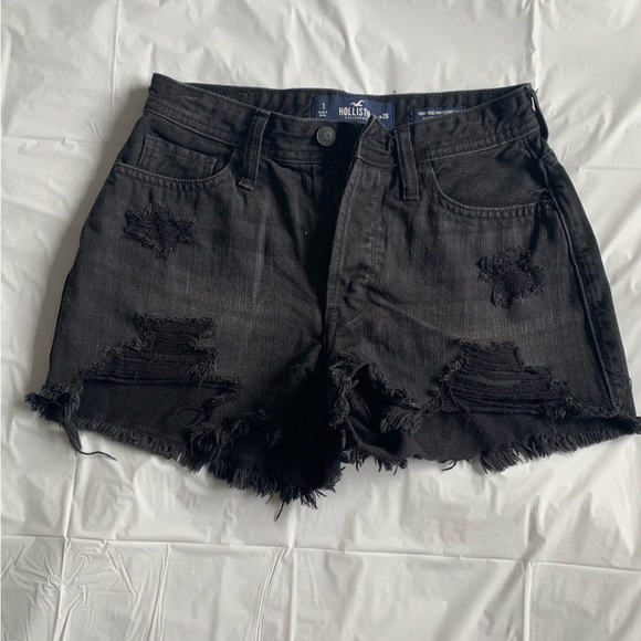 🖤 Hollister Black Distressed Jean Shorts - High Rise Mom Short, Size 25 (1) - Picture 1 of 5